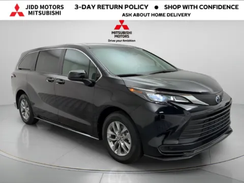 Another view of 2025 Toyota Sienna LE for sale in Des Plaines, IL at Jidd Motors Mitsubishi