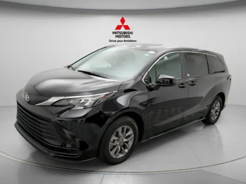Another view of 2025 Toyota Sienna LE for sale in Des Plaines, IL at Jidd Motors Mitsubishi