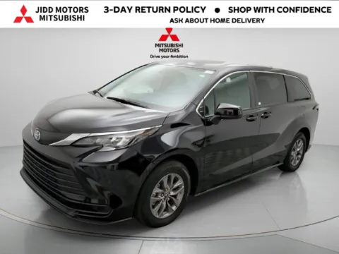 Another view of 2025 Toyota Sienna LE for sale in Des Plaines, IL at Jidd Motors Mitsubishi
