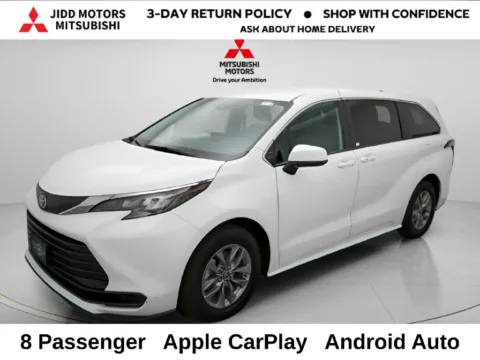 White 2025 Toyota Sienna LE for sale in Des Plaines, IL
