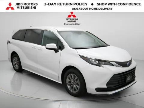 More photos of 2025 Toyota Sienna LE at Jidd Motors Mitsubishi, IL