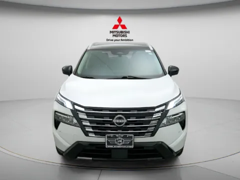 More photos of 2024 Nissan Rogue Platinum at Jidd Motors Mitsubishi, IL