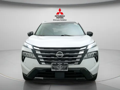 Another view of 2024 Nissan Rogue Platinum for sale in Des Plaines, IL at Jidd Motors Mitsubishi