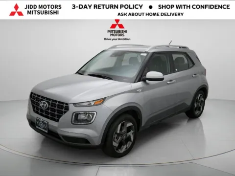 Silver 2025 Hyundai Venue SEL for sale in Des Plaines, IL