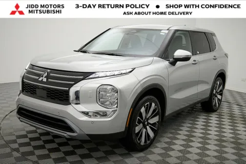 Silver 2025 Mitsubishi Outlander SE for sale in Des Plaines, IL
