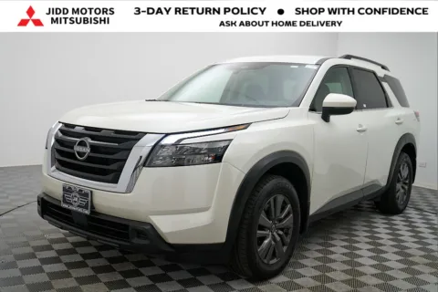 White 2024 Nissan Pathfinder SV for sale in Des Plaines, IL