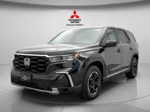 Photos of 2025 Honda Pilot EX-L for sale in Des Plaines, IL at Jidd Motors Mitsubishi