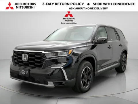 Photos of 2025 Honda Pilot EX-L for sale in Des Plaines, IL at Jidd Motors Mitsubishi