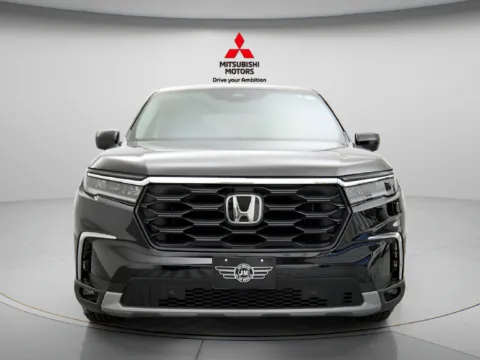 More photos of 2025 Honda Pilot EX-L at Jidd Motors Mitsubishi, IL