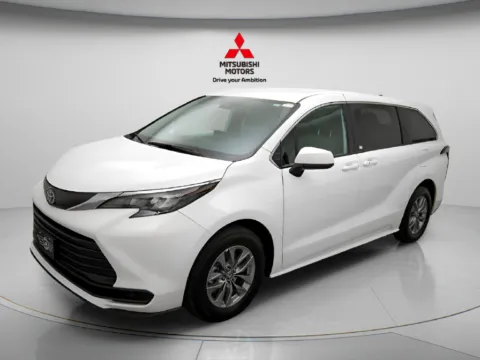 Another view of 2026 Toyota Sienna LE for sale in Des Plaines, IL at Jidd Motors Mitsubishi