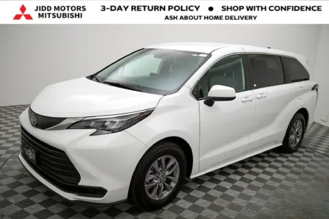 Another view of 2026 Toyota Sienna LE for sale in Des Plaines, IL at Jidd Motors Mitsubishi