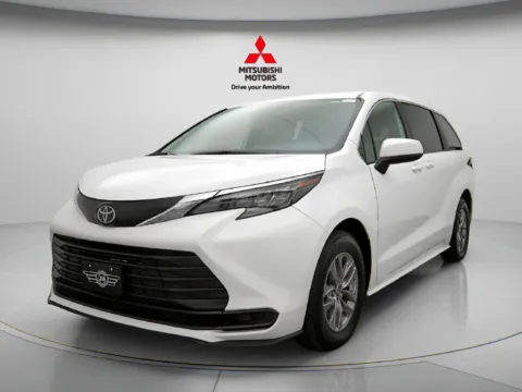 Photos of 2026 Toyota Sienna LE for sale in Des Plaines, IL at Jidd Motors Mitsubishi