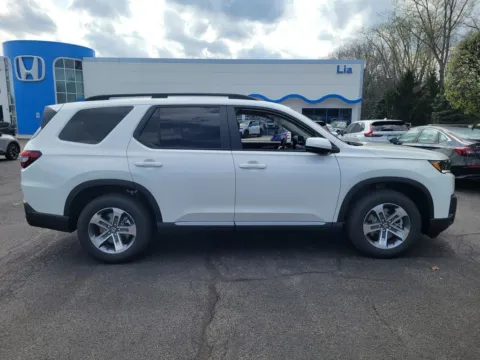 Photos of 2026 Honda Pilot EX-L for sale in Brewster, NY at Lia Honda Brewster