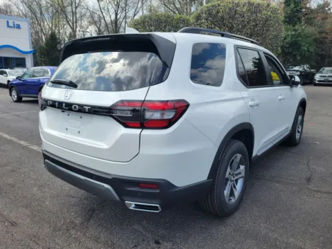 Another view of 2026 Honda Pilot EX-L for sale in Brewster, NY at Lia Honda Brewster