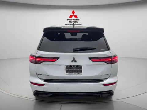 More photos of 2026 Mitsubishi Outlander Black Edition at Jidd Motors Mitsubishi, IL