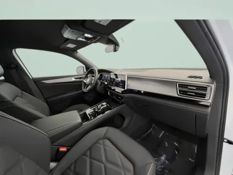 More photos of 2025 Volkswagen Atlas Cross Sport 2.0T SE w/Technology at Jidd Motors Mitsubishi, IL