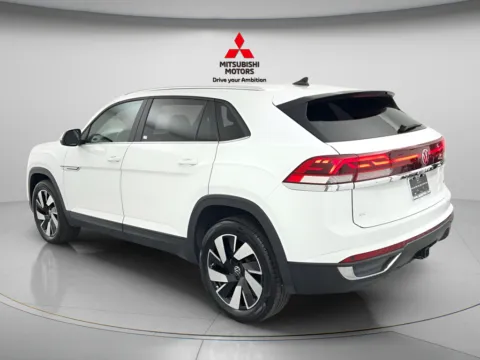 More photos of 2025 Volkswagen Atlas Cross Sport 2.0T SE w/Technology at Jidd Motors Mitsubishi, IL