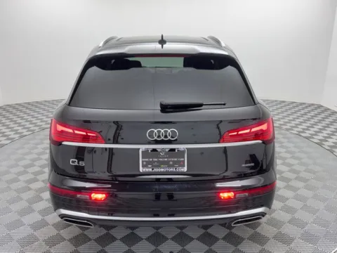 More photos of 2024 Audi Q5 45 S line Premium Plus at Jidd Motors Mitsubishi, IL