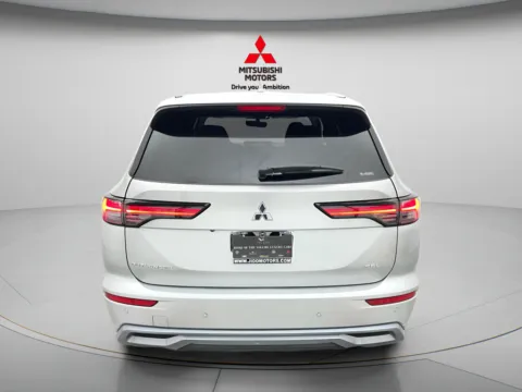 More photos of 2026 Mitsubishi Outlander SEL at Jidd Motors Mitsubishi, IL