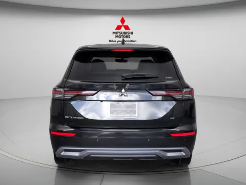 More photos of 2026 Mitsubishi Outlander SE at Jidd Motors Mitsubishi, IL