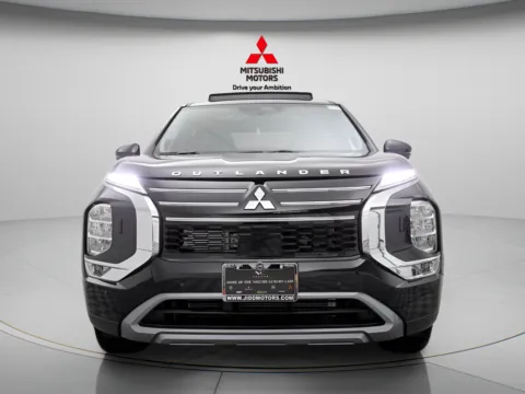 Photos of 2026 Mitsubishi Outlander SE for sale in Des Plaines, IL at Jidd Motors Mitsubishi