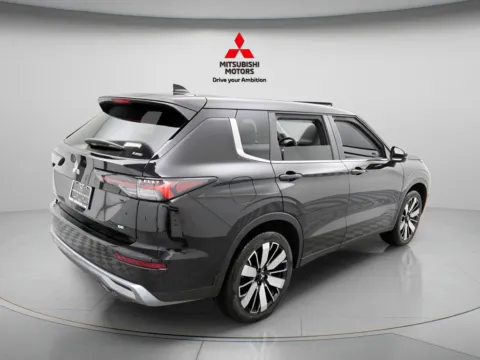 More photos of 2026 Mitsubishi Outlander SE at Jidd Motors Mitsubishi, IL