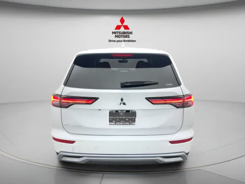 More photos of 2026 Mitsubishi Outlander SE at Jidd Motors Mitsubishi, IL