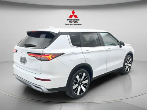 More photos of 2026 Mitsubishi Outlander SE at Jidd Motors Mitsubishi, IL
