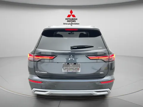 More photos of 2026 Mitsubishi Outlander SEL at Jidd Motors Mitsubishi, IL