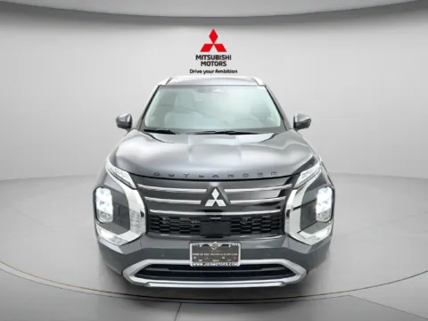 Photos of 2026 Mitsubishi Outlander SEL for sale in Des Plaines, IL at Jidd Motors Mitsubishi