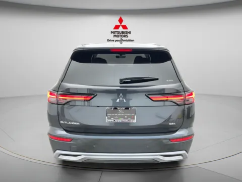 More photos of 2026 Mitsubishi Outlander SEL at Jidd Motors Mitsubishi, IL