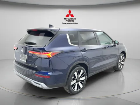 More photos of 2026 Mitsubishi Outlander SE at Jidd Motors Mitsubishi, IL