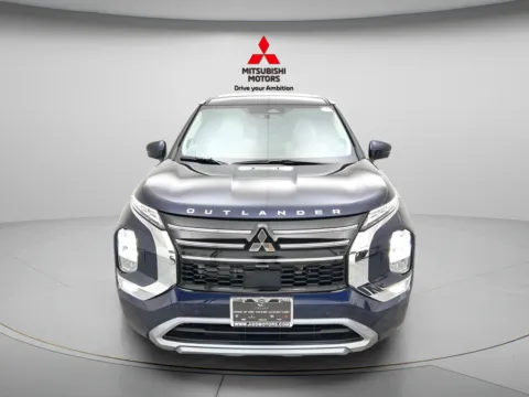 Photos of 2026 Mitsubishi Outlander SE for sale in Des Plaines, IL at Jidd Motors Mitsubishi