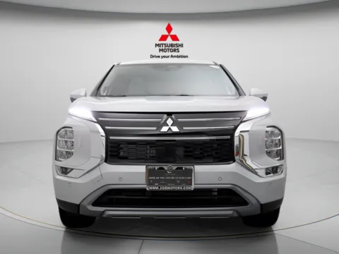 More photos of 2026 Mitsubishi Outlander SE at Jidd Motors Mitsubishi, IL