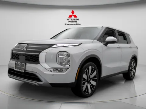 Another view of 2026 Mitsubishi Outlander SE for sale in Des Plaines, IL at Jidd Motors Mitsubishi