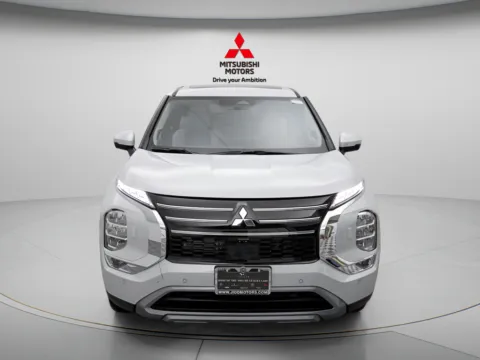More photos of 2026 Mitsubishi Outlander SE at Jidd Motors Mitsubishi, IL