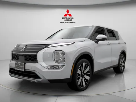 Photos of 2026 Mitsubishi Outlander SE for sale in Des Plaines, IL at Jidd Motors Mitsubishi