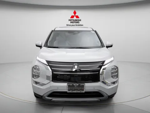 More photos of 2026 Mitsubishi Outlander SE at Jidd Motors Mitsubishi, IL
