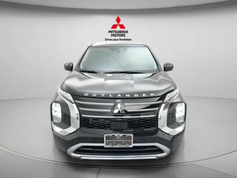 Photos of 2026 Mitsubishi Outlander SE for sale in Des Plaines, IL at Jidd Motors Mitsubishi