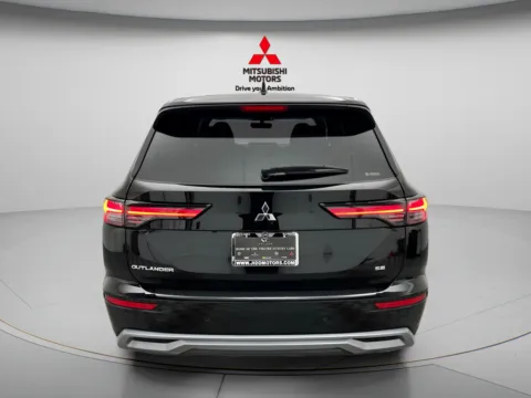 More photos of 2026 Mitsubishi Outlander SE at Jidd Motors Mitsubishi, IL