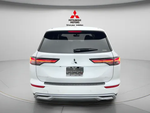 More photos of 2026 Mitsubishi Outlander SE at Jidd Motors Mitsubishi, IL
