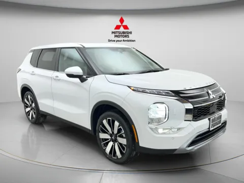 Another view of 2026 Mitsubishi Outlander SE for sale in Des Plaines, IL at Jidd Motors Mitsubishi