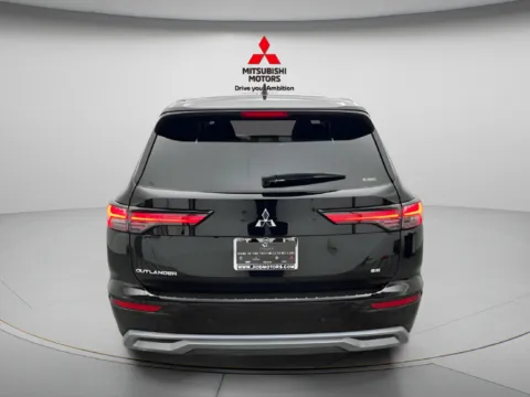 More photos of 2026 Mitsubishi Outlander SE at Jidd Motors Mitsubishi, IL