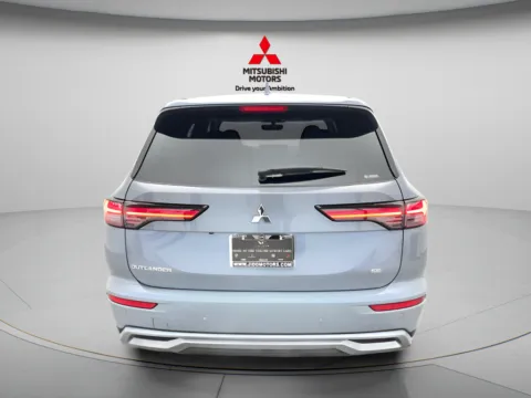More photos of 2026 Mitsubishi Outlander SE at Jidd Motors Mitsubishi, IL