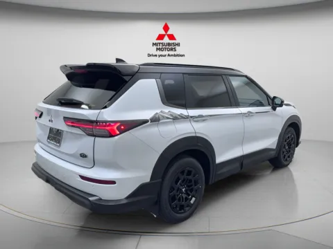 More photos of 2026 Mitsubishi Outlander Trail Edition at Jidd Motors Mitsubishi, IL