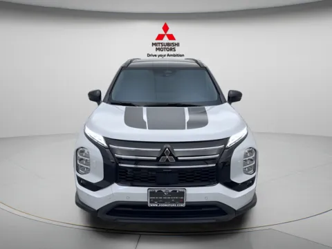 Photos of 2026 Mitsubishi Outlander Trail Edition for sale in Des Plaines, IL at Jidd Motors Mitsubishi