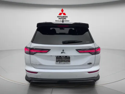 More photos of 2026 Mitsubishi Outlander Trail Edition at Jidd Motors Mitsubishi, IL
