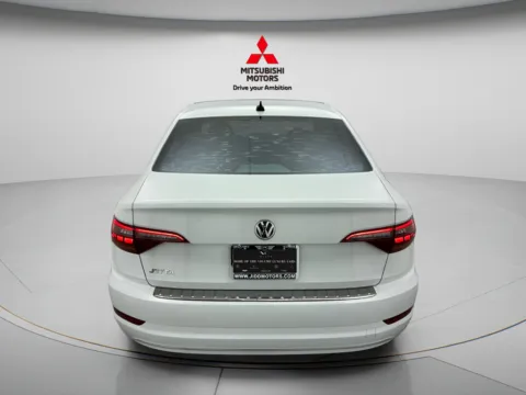 More photos of 2019 Volkswagen Jetta SEL at Jidd Motors Mitsubishi, IL