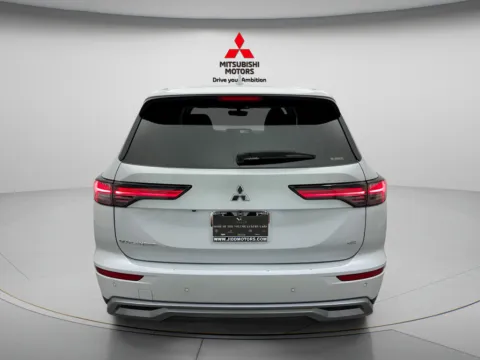 More photos of 2025 Mitsubishi Outlander SE at Jidd Motors Mitsubishi, IL