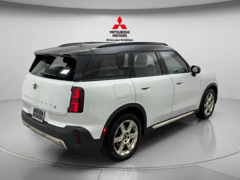 More photos of 2025 MINI Cooper S Countryman Signature Plus at Jidd Motors Mitsubishi, IL
